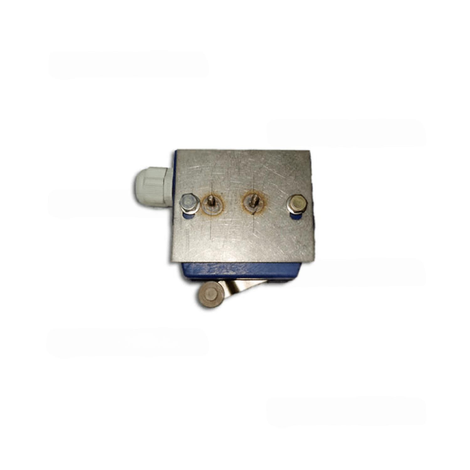 Микропереключатель 01.00.040 (выключатель на крышку подъема) МПУ-700-01